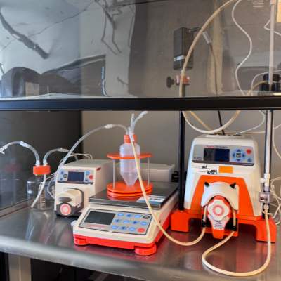 KrosFlow 切向流过滤系统，含天平、蠕动泵及附件